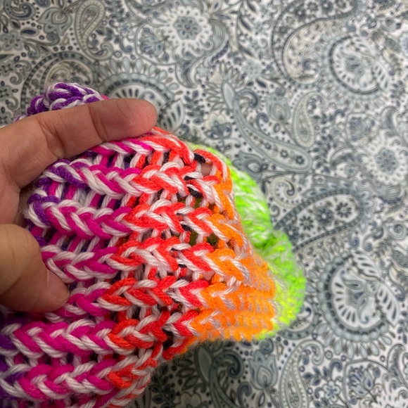 Multicolor winter hair toddlers 2t-3t euc - Picture 3 of 3